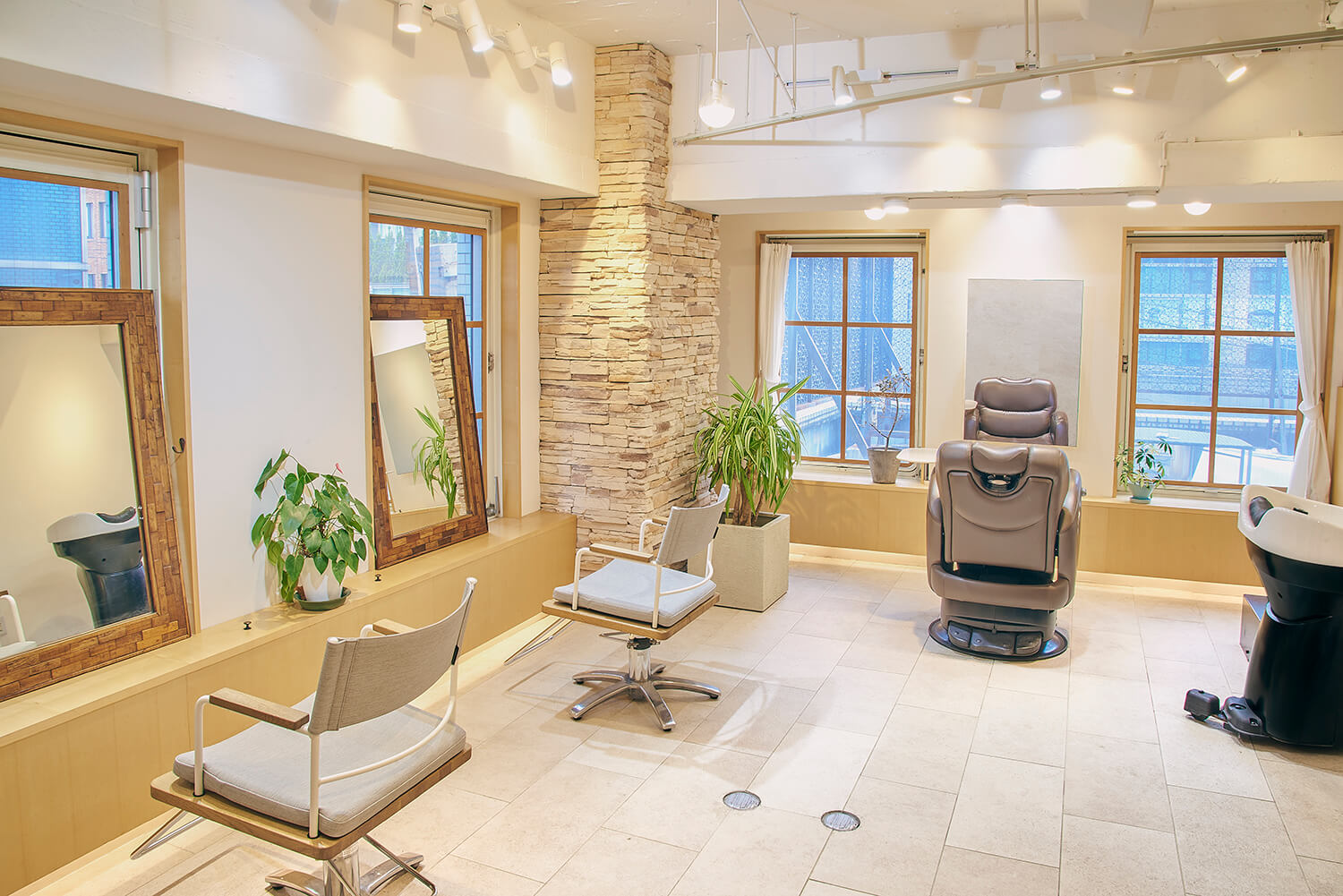 最適なヘアスタイルをお客様と共に追求します。